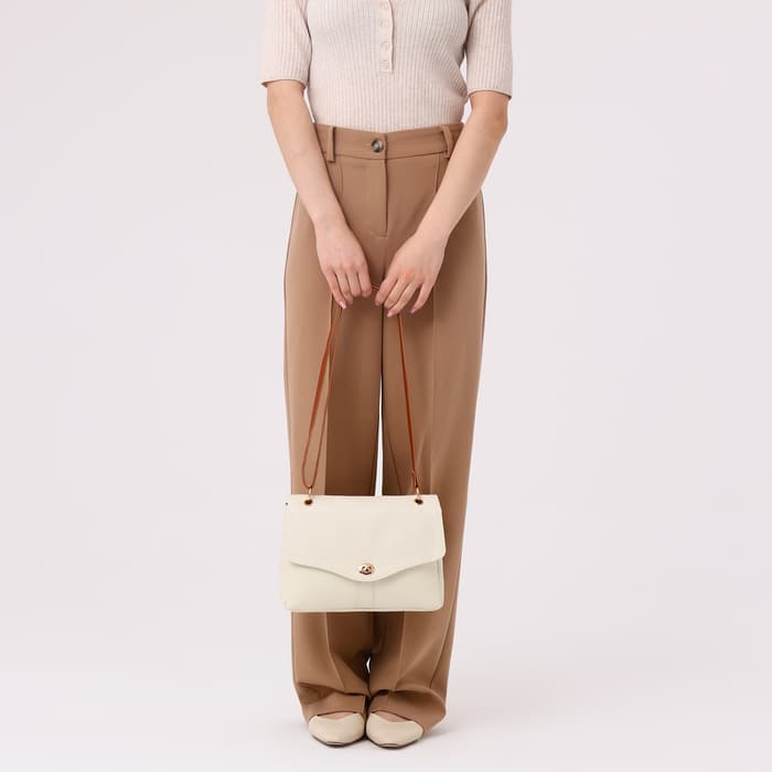 Сумка женская на клапане, цвет белый