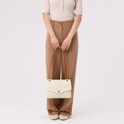 Сумка женская на клапане, цвет белый