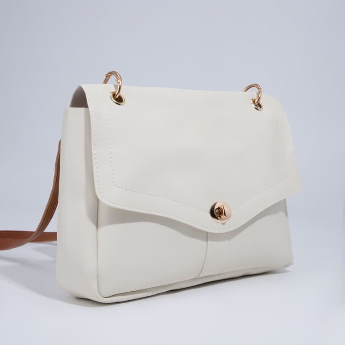 Сумка женская на клапане, цвет белый