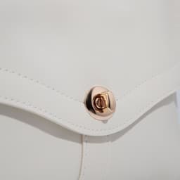 Сумка женская на клапане, цвет белый