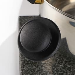 Крышка для сковороды и кастрюли Доляна, d=30 см, нержавеющий обод, пластиковая ручка, стекло, прозрачная