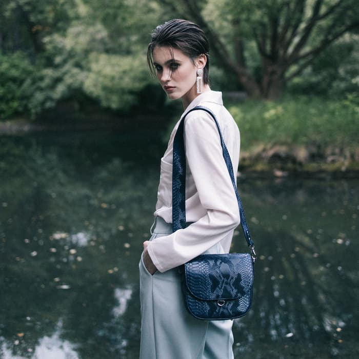 Сумка женская мессенджер TEXTURA на магните, 17×8×19 см, синяя