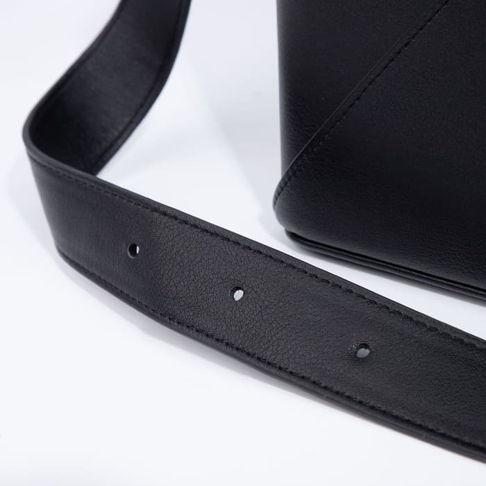 Сумка женская багет на молнии, 28×9×23 см, чёрная