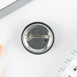 Значок металлический, закатной «Смирись, я девушка», d=2.5 см, МИКС