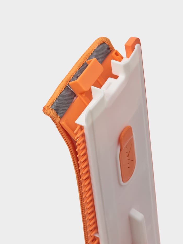 Швабра с отжимом, водосгоном и щёткой Raccoon, 2 насадки из микрофибры 50×11 см, стальная ручка 141 см