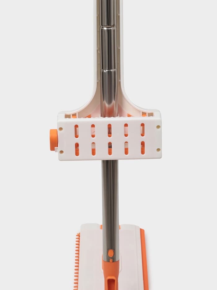 Швабра с отжимом, водосгоном и щёткой Raccoon, 2 насадки из микрофибры 50×11 см, стальная ручка 141 см