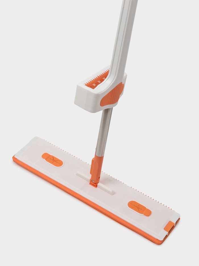 Швабра с отжимом, водосгоном и щёткой Raccoon, 2 насадки из микрофибры 50×11 см, стальная ручка 141 см