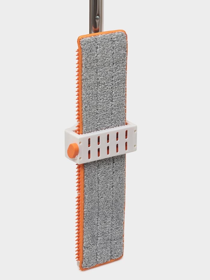 Швабра с отжимом, водосгоном и щёткой Raccoon, 2 насадки из микрофибры 50×11 см, стальная ручка 141 см