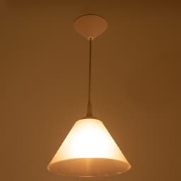 Подвес «Конус» 1×15 Вт Е27 МОДЕЛЬ: BR=00262 белый/дымчатый 25×25×15 см