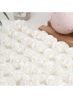 Розы мыльные белые, набор 81 шт. в коробке