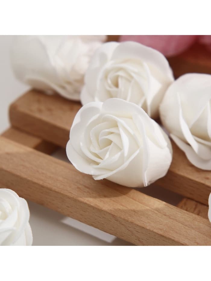 Розы мыльные белые, набор 81 шт. в коробке