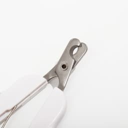 Ножницы-когтерезы «Пижон» Premium, изогнутые, с упором для пальца, белые, голубые