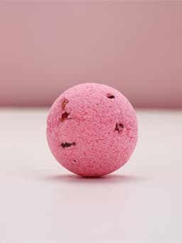 Бомбочка для ванны с лепестками роз «Ты совершенна», 120 г, Чистое счастье