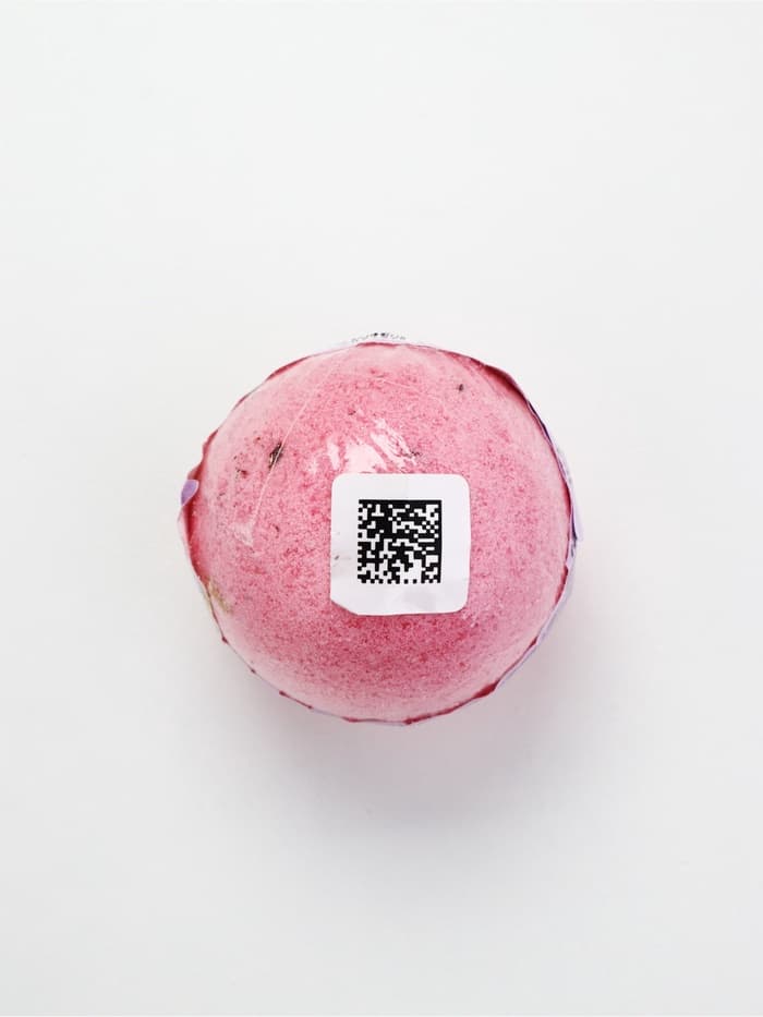 Бомбочка для ванны с лепестками роз «Ты совершенна», 120 г, Чистое счастье