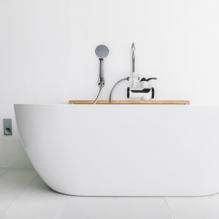 Кран-водонагреватель Luazon LHT-03, проточный, с душевой лейкой, 3 кВт, 220 В, белый