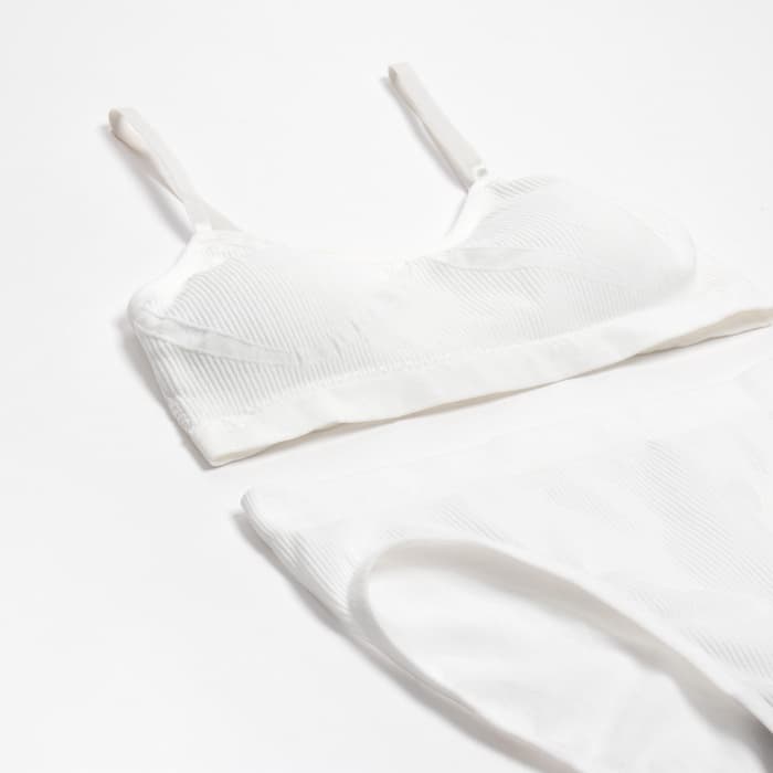 Комплект нижнего белья женский (топ, трусы) Collorista, белый, размер 42-44
