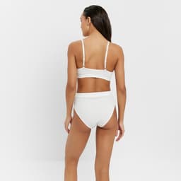 Комплект нижнего белья женский (топ, трусы) Collorista, белый, размер 42-44