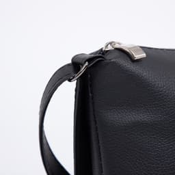 Сумка женская кросс-боди на молнии, 25×8×19 см, чёрная