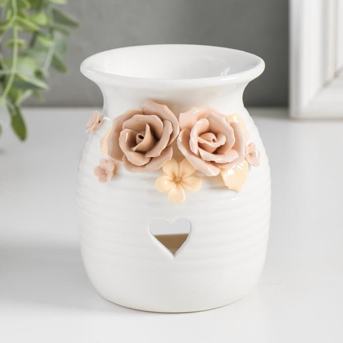 Аромалампа для эфирных масел «Розочки и незабудки с сердечком», керамика, 7.5×7.5×9.5 см, МИКС