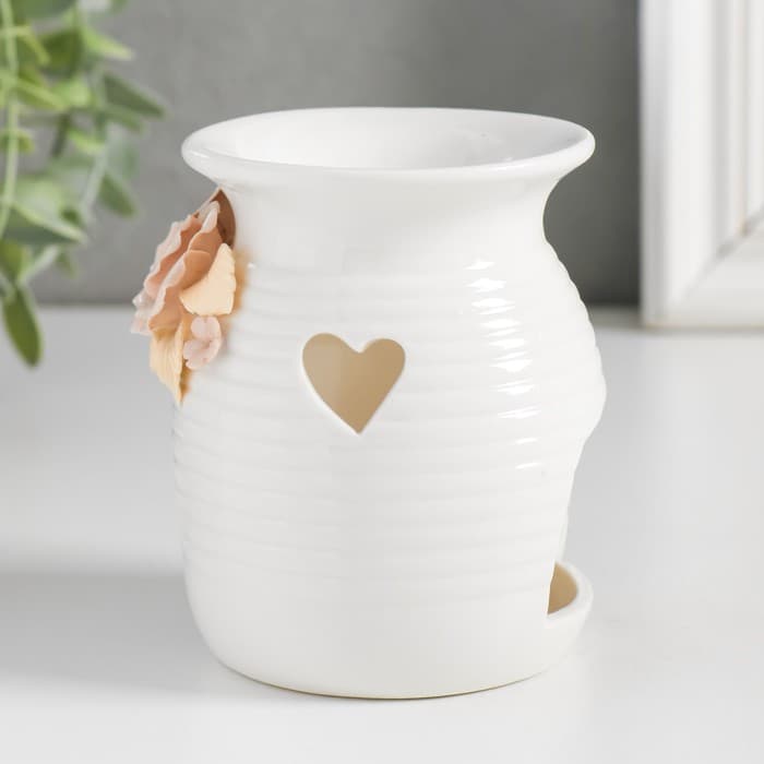 Аромалампа для эфирных масел «Розочки и незабудки с сердечком», керамика, 7.5×7.5×9.5 см, МИКС