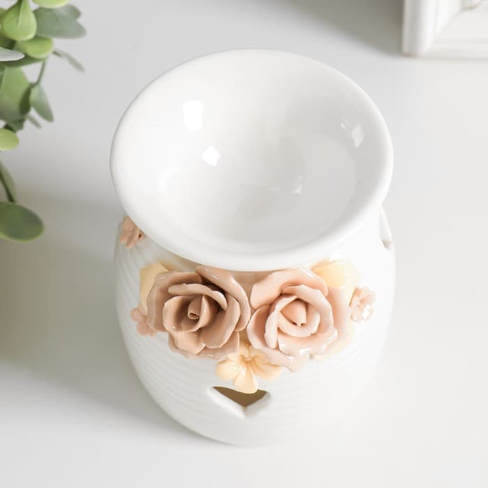 Аромалампа для эфирных масел «Розочки и незабудки с сердечком», керамика, 7.5×7.5×9.5 см, МИКС