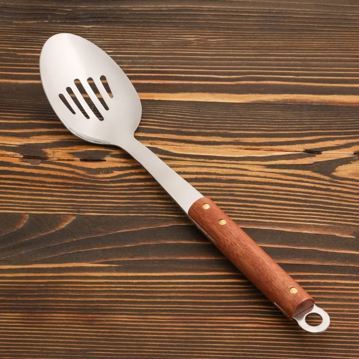 Ложка-шумовка Шафран, 35 см, черпало 10×7 см, с деревянной ручкой, металл