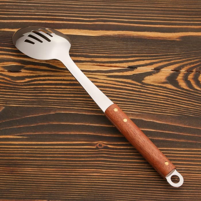 Ложка-шумовка Шафран, 35 см, черпало 10×7 см, с деревянной ручкой, металл