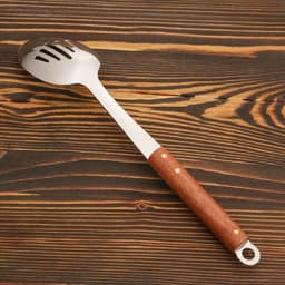 Ложка-шумовка Шафран, 35 см, черпало 10×7 см, с деревянной ручкой, металл