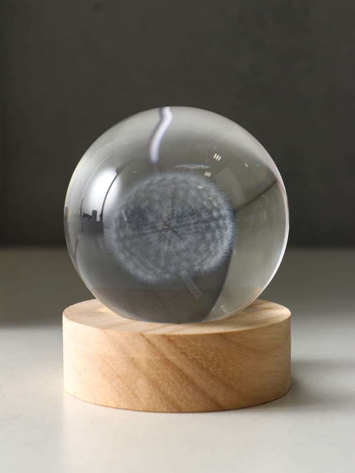 Световая фигурка «Одуванчик», LED-ночник, стекло d=6 см, подставка дерево, USB, 6.5×6.5×7.5 см