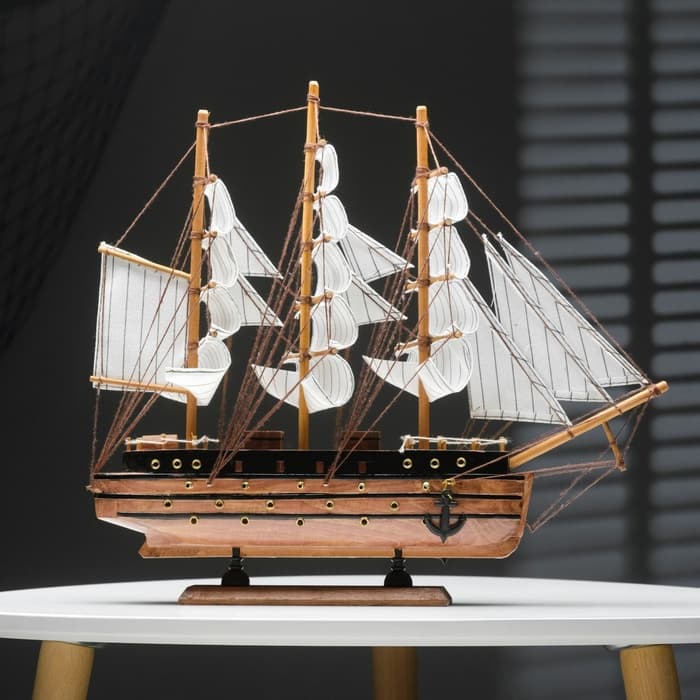 Сувенирная модель корабля «Искатель», 40×7×35 см