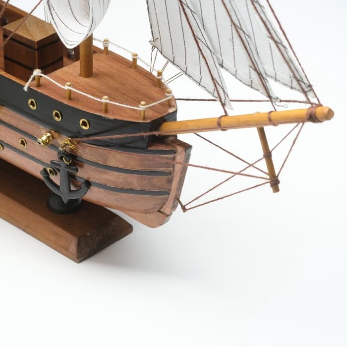 Сувенирная модель корабля «Искатель», 40×7×35 см