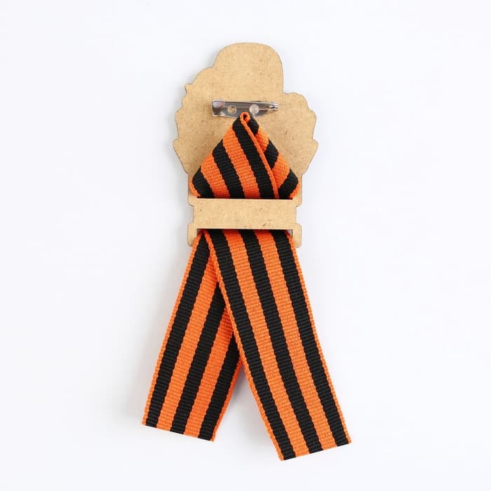 Значок с георгиевской лентой «9 Мая, гвоздика», дерево, 4.8×6.6 см