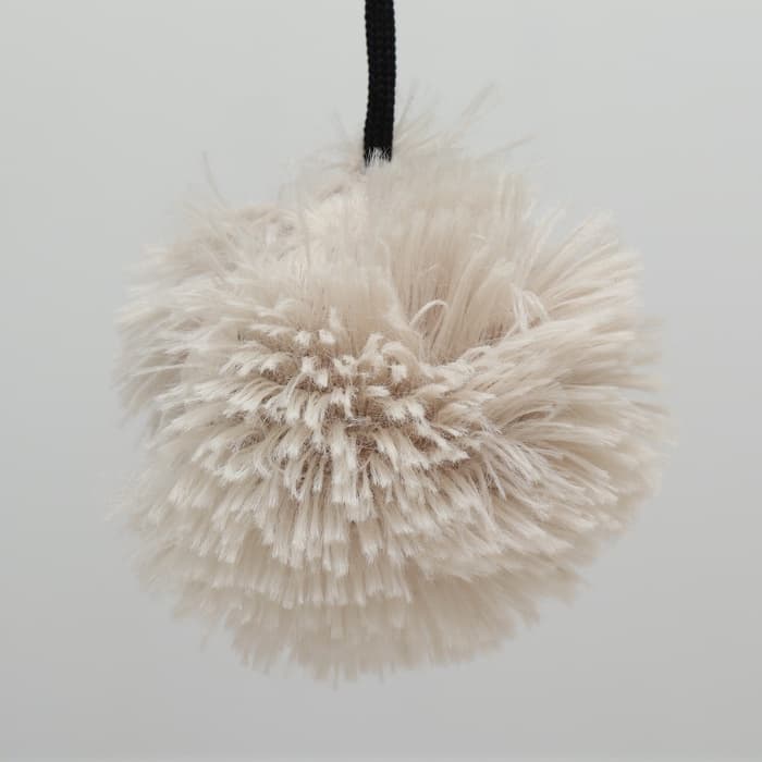 Когтеточка c лежанкой «Пижон», 58×36×39 см, овальная, пушистый мех, джут, бежевая