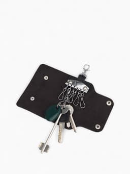 Ключница карманная на кнопках, 7 карабинов, размер 11×2×6.5 см, чёрная