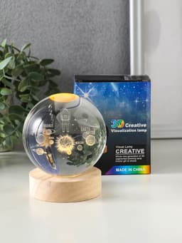 Световая фигурка стекло «Шар. Голограмма: Космонавт и планеты», d=8 см, подставка дерево, USB, 8×8×9.5 см