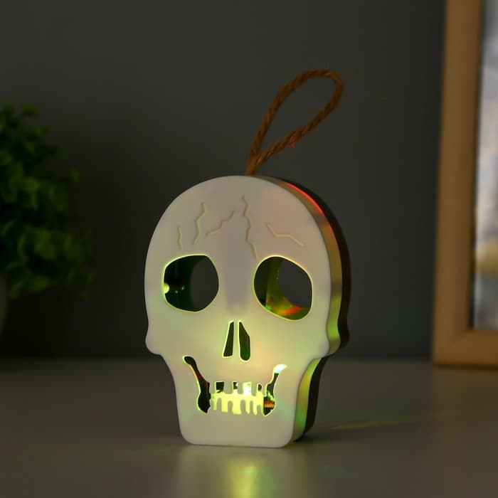 Фигурка световая RISALUX «Череп», LED-ночник, 1 Вт, RGB, от батареек LR1130, бело-чёрный, 9.5×4×5 см