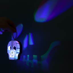 Фигурка световая RISALUX «Череп», LED-ночник, 1 Вт, RGB, от батареек LR1130, бело-чёрный, 9.5×4×5 см