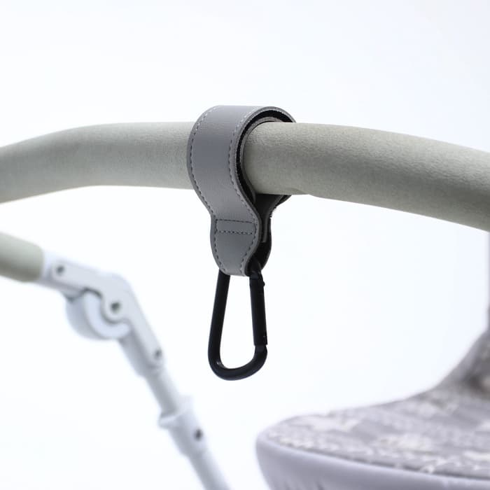 Крючок карабин для сумок на коляску, на липучке, экокожа, серый