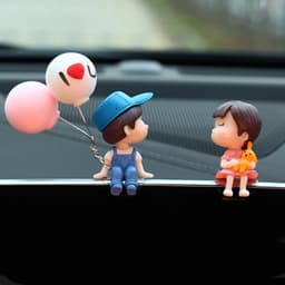 Игрушка на панель авто «Влюбленная парочка»