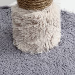 Домик для кошек с когтеточкой, 54×34×80 см, с овальной полкой, пушистый мех, джут, серый