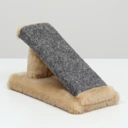 Когтеточка «Горка», мини-версия, 29×14×14 см, ковролин, светло-коричневая