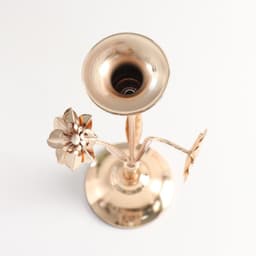 Металлический подсвечник на 1 свечу «Три цветка», d=2.5 см, золото, 10×10×33 см