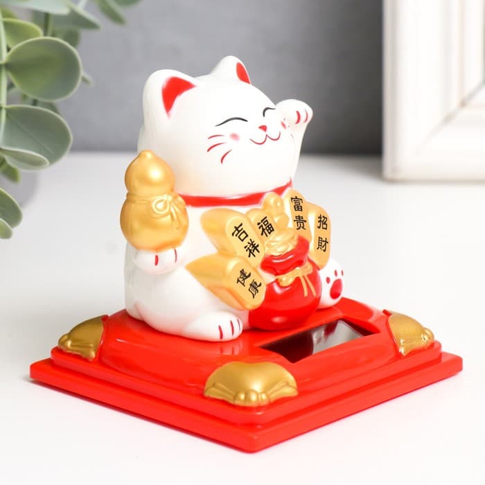 Маятник настольный антистресс «Белый Манэки-нэко с тыквой горлянкой», от солнечной батареи, 7×7×7.5 см