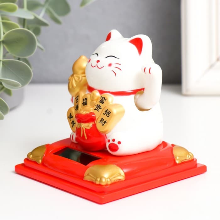 Маятник настольный антистресс «Белый Манэки-нэко с тыквой горлянкой», от солнечной батареи, 7×7×7.5 см