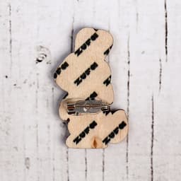 Деревянный значок ZUFA «Заяц»