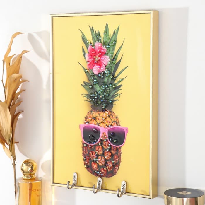 Ключница настенная декоративная «Модный ананас», 3 крючка на панно, пластик, МДФ, стразы, золото, 19.3×1.8×29 см