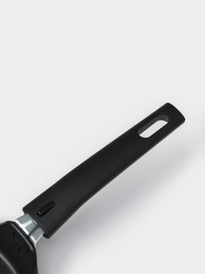 Сковорода блинная KUKMARA «Традиция», d=22 см, съёмная ручка, антипригарное покрытие, алюминий, чёрная