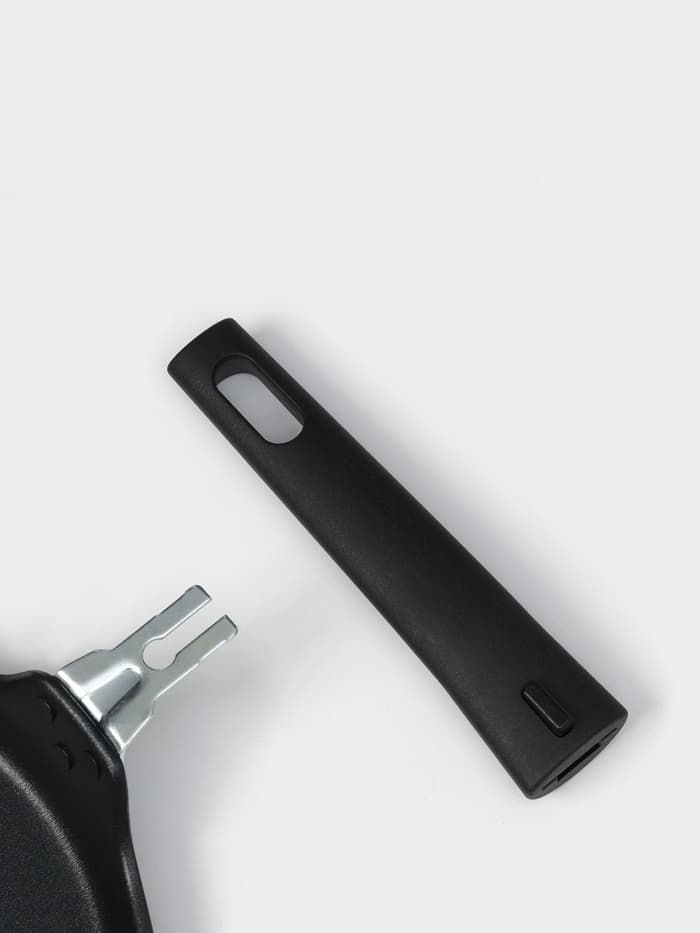 Сковорода блинная KUKMARA «Традиция», d=22 см, съёмная ручка, антипригарное покрытие, алюминий, чёрная