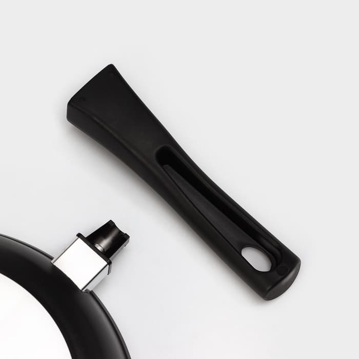 Сковорода KUKMARA «Традиция», d=24 см, h=6 см, стеклянная крышка, съёмная ручка, антипригарное покрытие, литой алюминий, чёрная