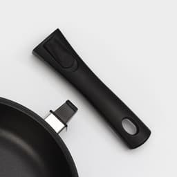 Сковорода KUKMARA «Традиция», d=24 см, h=6 см, съёмная ручка, антипригарное покрытие, литой алюминий, чёрная